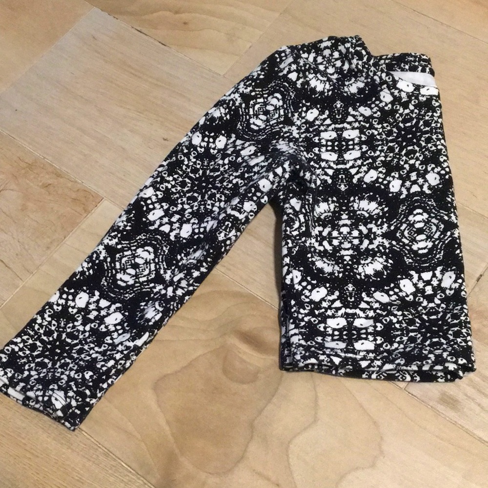 Abercrombie Graphic Crop Top